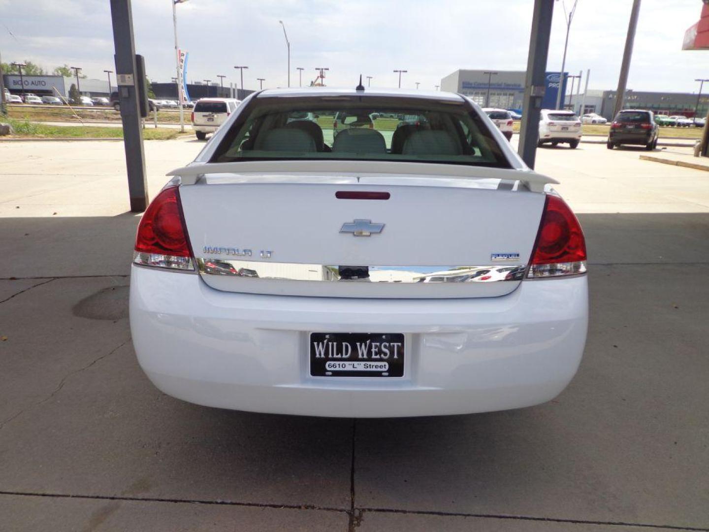 2011 WHITE CHEVROLET IMPALA LT (2G1WG5EK7B1) with an 3.5L engine, Automatic transmission, located at 6610 L St., Omaha, NE, 68117, (402) 731-7800, 41.212872, -96.014702 - SHARP LOW MILE IMPALA WITHHEATED LEATHER, SUNROOF, BOSE AUDIO AND NEWER TIRES! *****We have found that most customers do the majority of their shopping online before visiting a dealership. For this reason we feel it necessary to have a competitive price on our used vehicles right up front. We - Photo#4