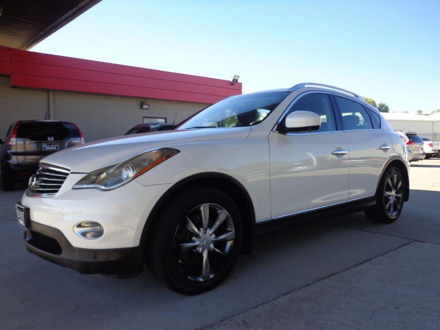 2011 WHITE INFINITI EX35 JOURNEY (JN1AJ0HR3BM) with an 3.5L engine, Automatic transmission, located at 6610 L St., Omaha, NE, 68117, (402) 731-7800, 41.212872, -96.014702 - SHARP LOW MILE SUV LOADED WITH OPTIONS AND NEWER TIRES! *****We have found that most customers do the majority of their shopping online before visiting a dealership. For this reason we feel it necessary to have a competitive price on our used vehicles right up front. We spend time researching t - Photo#0