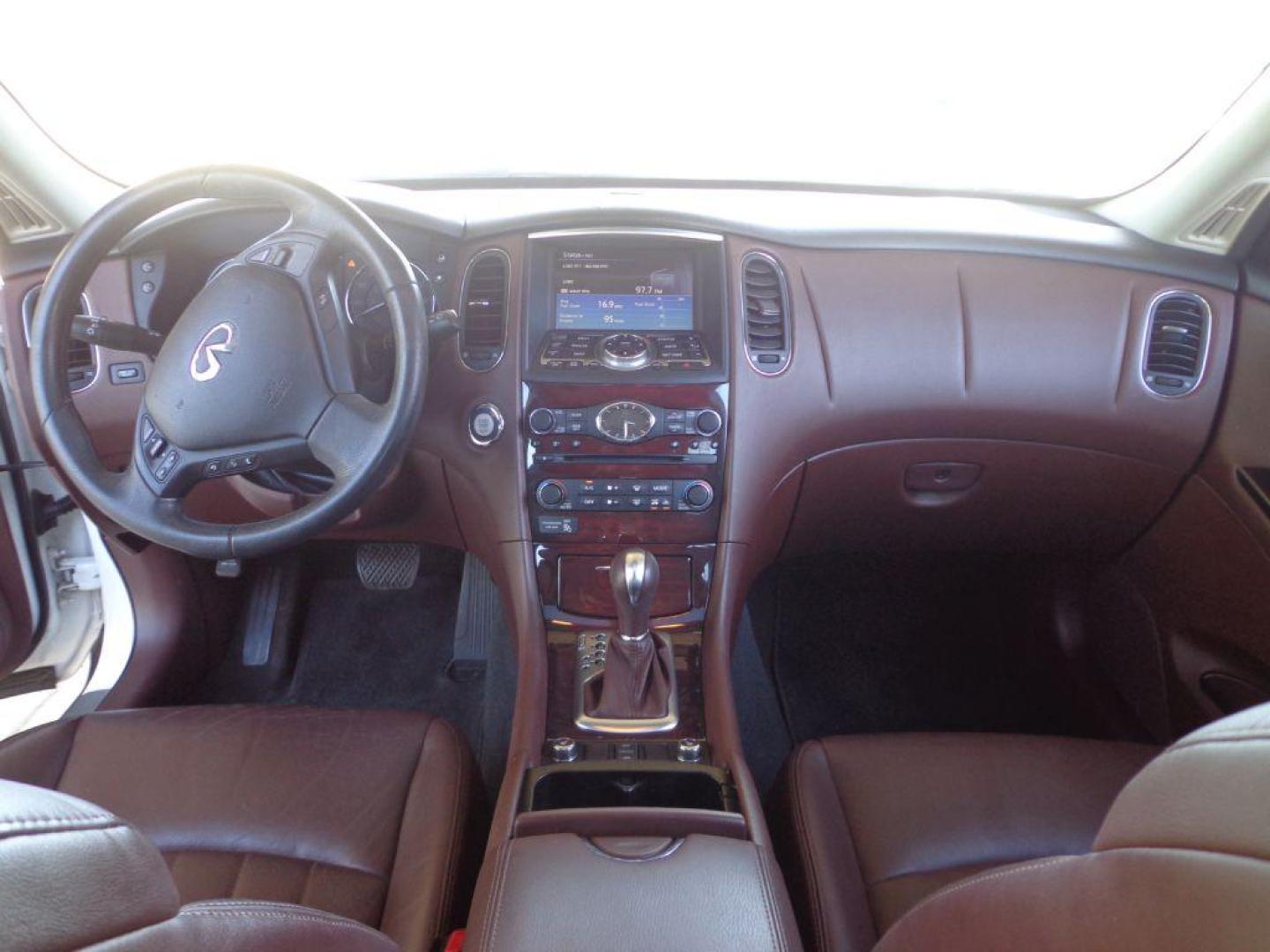 2011 WHITE INFINITI EX35 JOURNEY (JN1AJ0HR3BM) with an 3.5L engine, Automatic transmission, located at 6610 L St., Omaha, NE, 68117, (402) 731-7800, 41.212872, -96.014702 - SHARP LOW MILE SUV LOADED WITH OPTIONS AND NEWER TIRES! *****We have found that most customers do the majority of their shopping online before visiting a dealership. For this reason we feel it necessary to have a competitive price on our used vehicles right up front. We spend time researching t - Photo#16