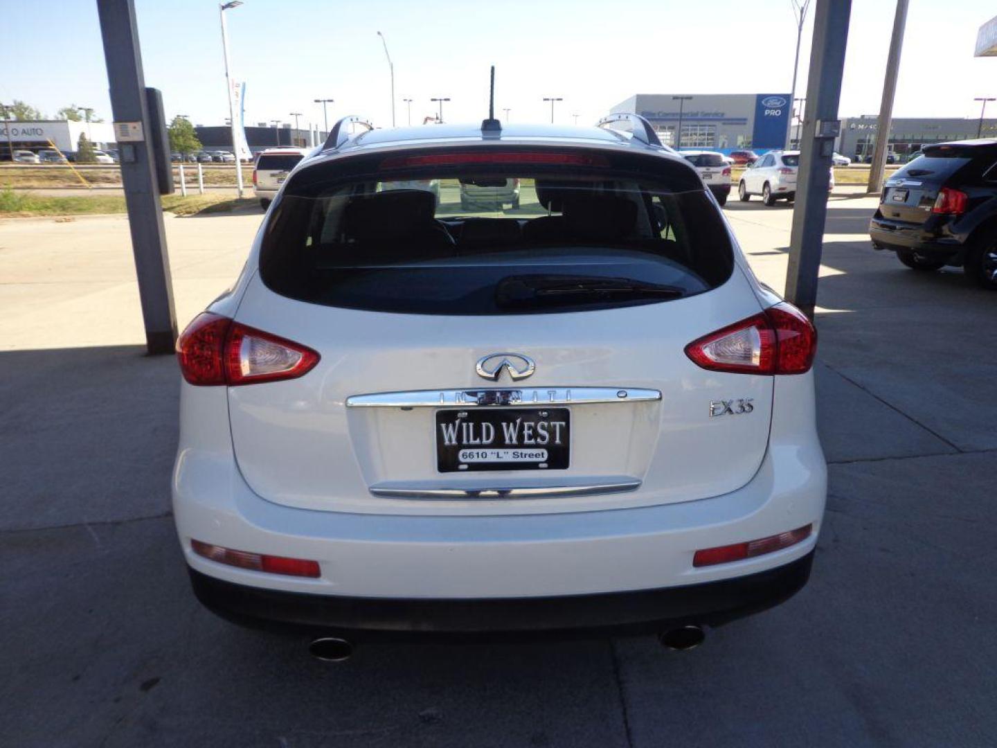 2011 WHITE INFINITI EX35 JOURNEY (JN1AJ0HR3BM) with an 3.5L engine, Automatic transmission, located at 6610 L St., Omaha, NE, 68117, (402) 731-7800, 41.212872, -96.014702 - SHARP LOW MILE SUV LOADED WITH OPTIONS AND NEWER TIRES! *****We have found that most customers do the majority of their shopping online before visiting a dealership. For this reason we feel it necessary to have a competitive price on our used vehicles right up front. We spend time researching t - Photo#4