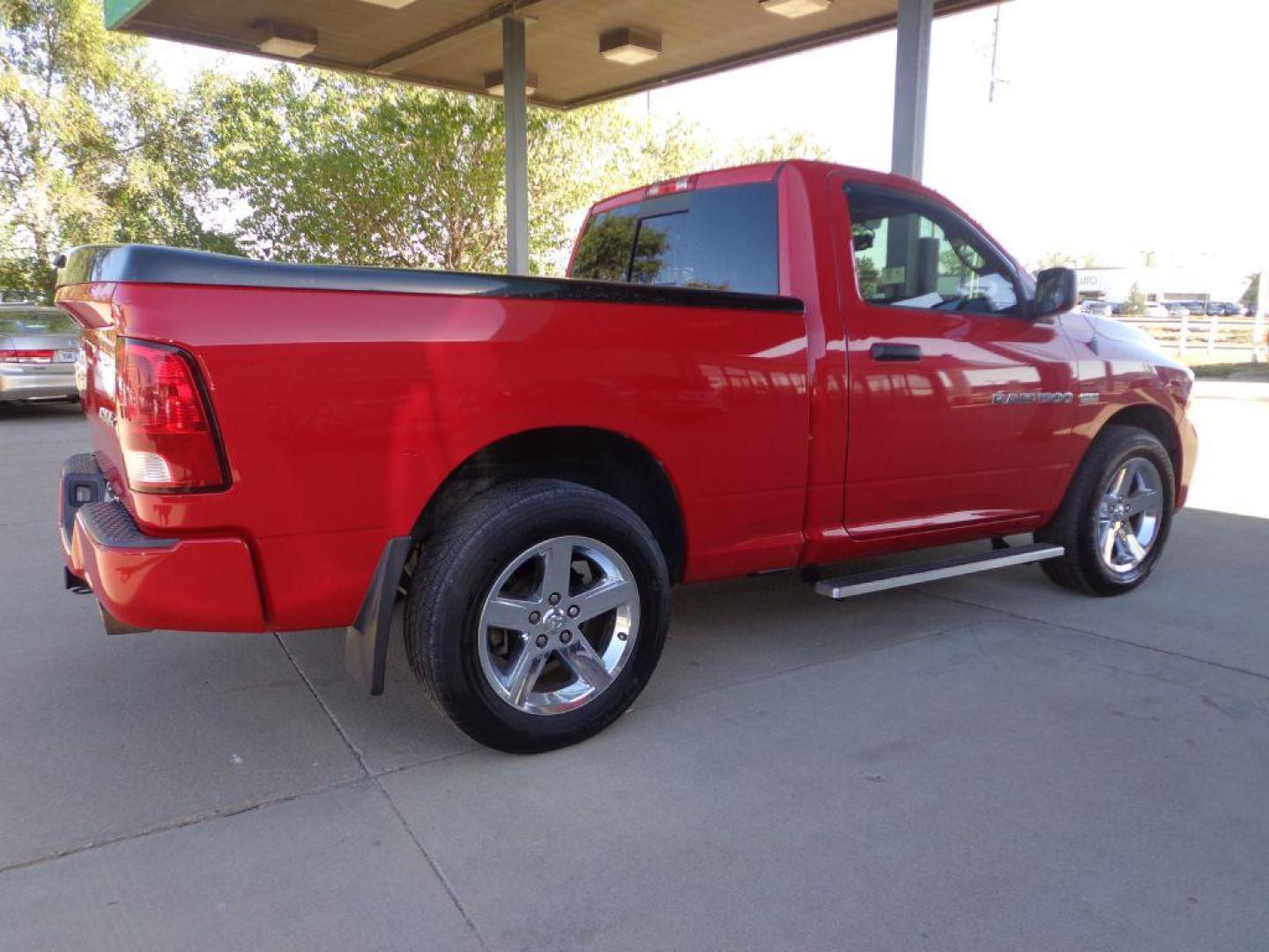 2011 RED DODGE RAM 1500 SPORT (3D7JV1ET6BG) with an 5.7L engine, Automatic transmission, located at 6610 L St., Omaha, NE, 68117, (402) 731-7800, 41.212872, -96.014702 - SHARP SHORTBOX WITH LOW MILEAGE, CLEAN CARFAX AND A HEMI! *****We have found that most customers do the majority of their shopping online before visiting a dealership. For this reason we feel it necessary to have a competitive price on our used vehicles right up front. We spend time researchi - Photo#3