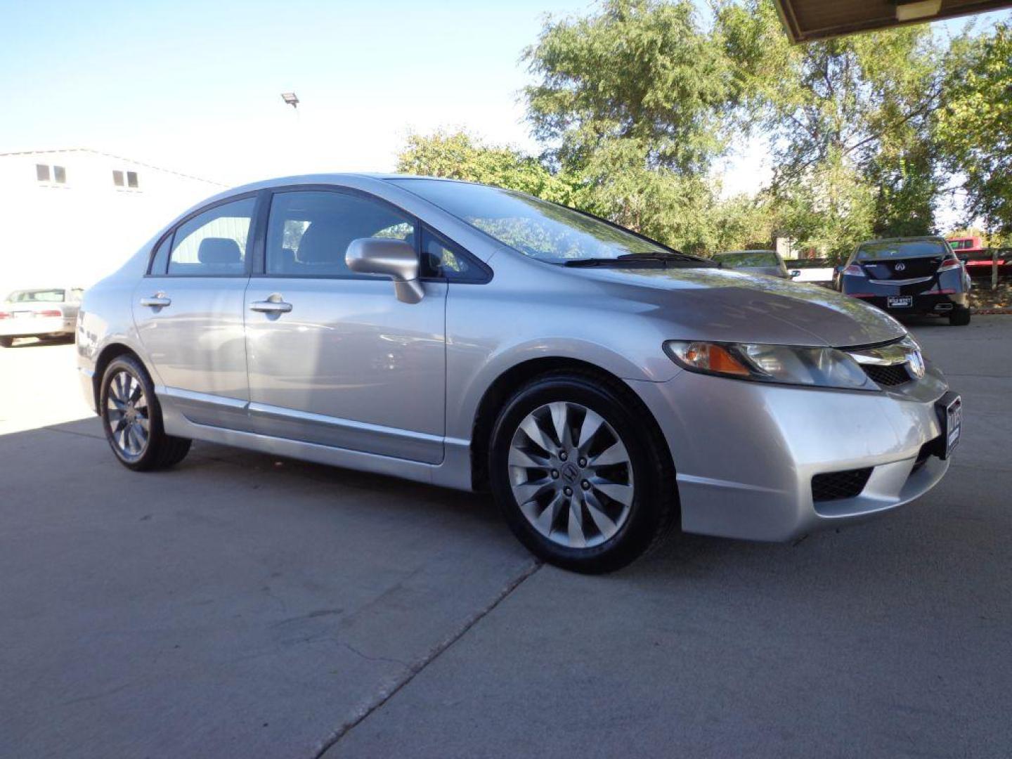 2010 SILVER HONDA CIVIC EXL (19XFA1F98AE) with an 1.8L engine, Automatic transmission, located at 6610 L St., Omaha, NE, 68117, (402) 731-7800, 41.212872, -96.014702 - FRESH TRADE-IN PRE-INSPECTED LOADED WITH LEATHER, SUNROOF AND NEWER TIRES! *****We have found that most customers do the majority of their shopping online before visiting a dealership. For this reason we feel it necessary to have a competitive price on our used vehicles right up front. We spend - Photo#2