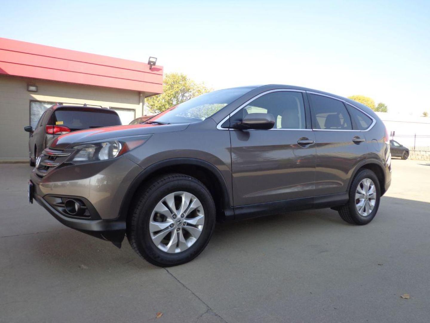 2014 BROWN HONDA CR-V EX (5J6RM4H50EL) with an 2.4L engine, Automatic transmission, located at 6610 L St., Omaha, NE, 68117, (402) 731-7800, 41.212872, -96.014702 - LOCAL TRADE-IN, RUNS AND DRIVES GREAT WITH A SUNROOF, BACKUP CAM AND NEWER TIRES! *****We have found that most customers do the majority of their shopping online before visiting a dealership. For this reason we feel it necessary to have a competitive price on our used vehicles right up front. - Photo#0