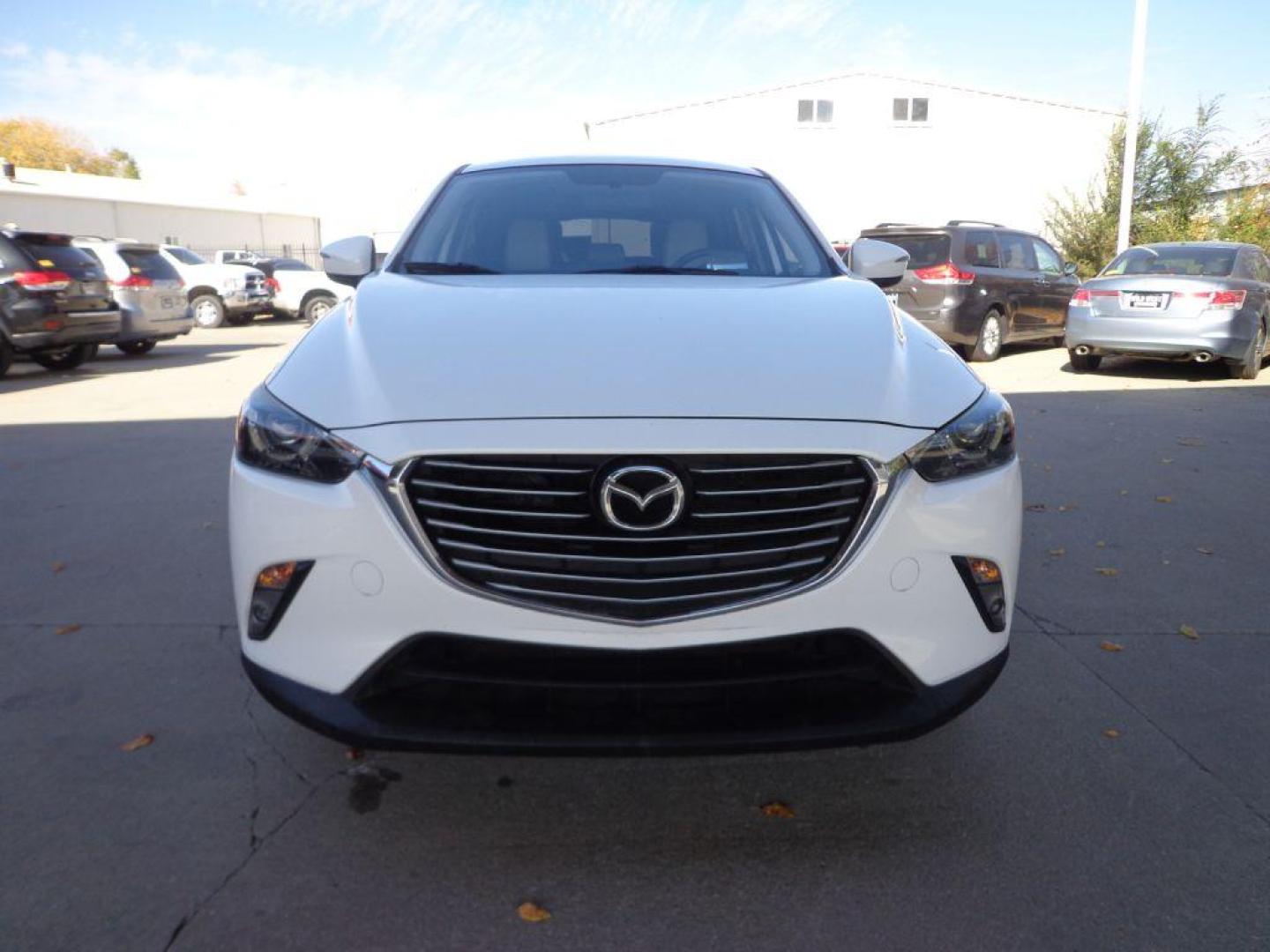 2017 WHITE MAZDA CX-3 GRAND TOURING (JM1DKFD74H0) with an 2.0L engine, Automatic transmission, located at 6610 L St., Omaha, NE, 68117, (402) 731-7800, 41.212872, -96.014702 - SHARP GT MODEL WITH A CLEAN CARFAX, LOW MILEAGE AND LOADED WITH OPTIONS! *****We have found that most customers do the majority of their shopping online before visiting a dealership. For this reason we feel it necessary to have a competitive price on our used vehicles right up front. We spend t - Photo#1