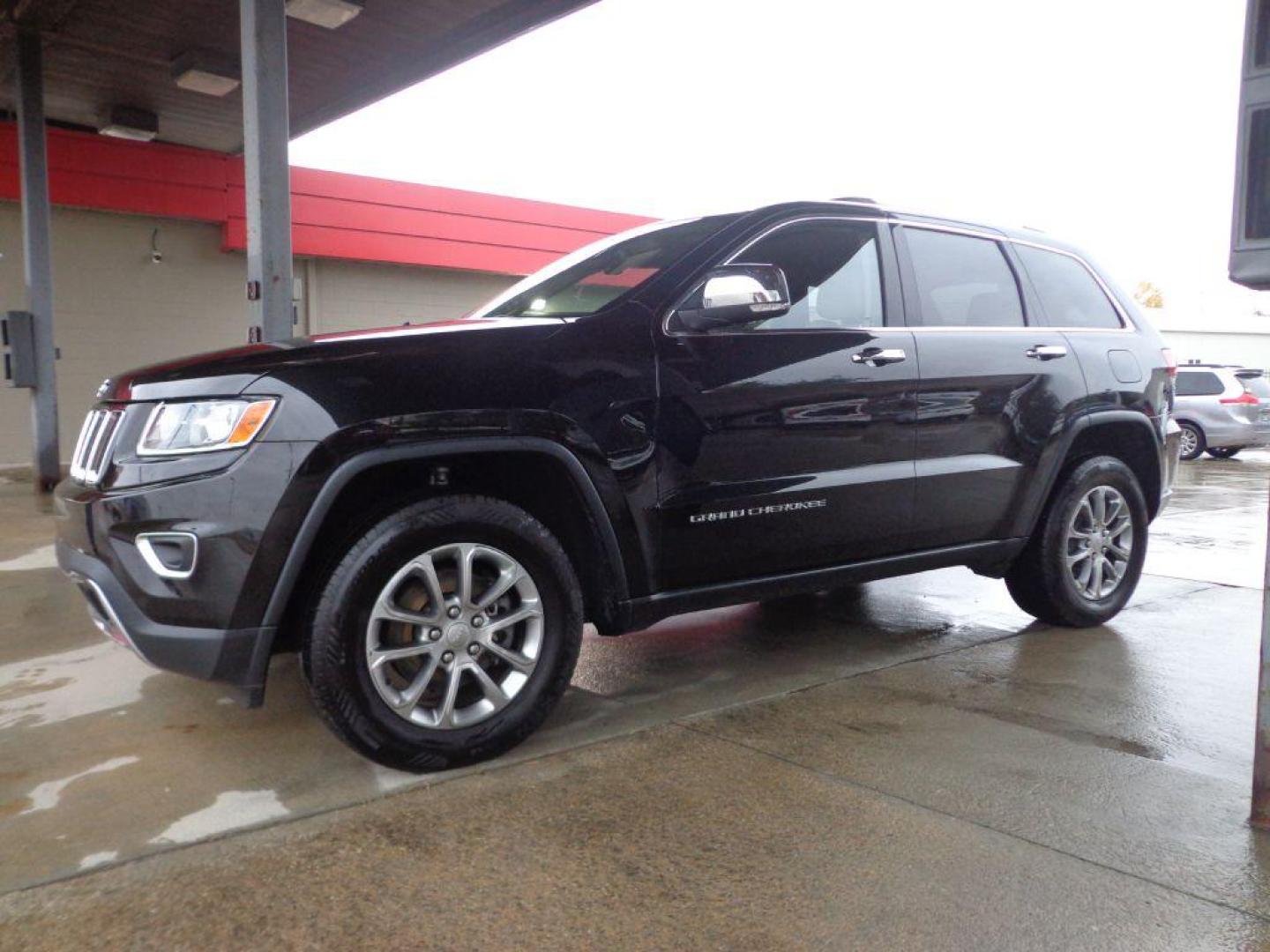 2016 BLACK JEEP GRAND CHEROKEE LIMITED (1C4RJFBG8GC) with an 3.6L engine, Automatic transmission, located at 6610 L St., Omaha, NE, 68117, (402) 731-7800, 41.212872, -96.014702 - 2-OWNER, CLEAN CARFAX, NAV, BACKUP CAM, SUNROOF AND NEWER TIRES! *****We have found that most customers do the majority of their shopping online before visiting a dealership. For this reason we feel it necessary to have a competitive price on our used vehicles right up front. We spend time rese - Photo#0