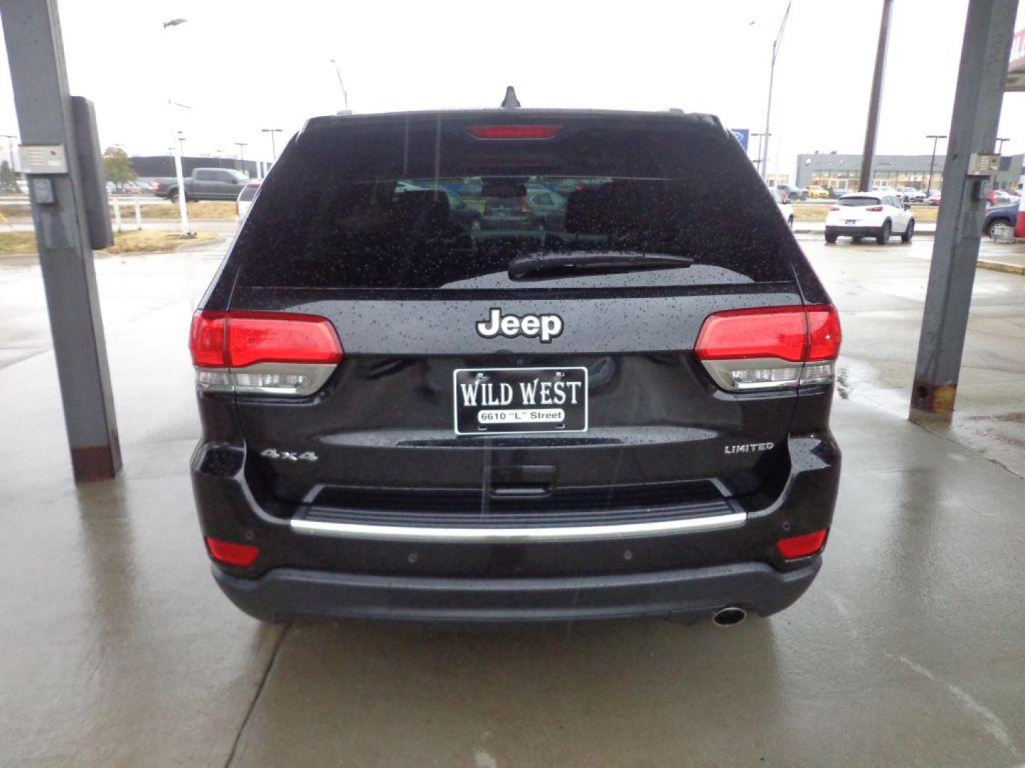 2016 BLACK JEEP GRAND CHEROKEE LIMITED (1C4RJFBG8GC) with an 3.6L engine, Automatic transmission, located at 6610 L St., Omaha, NE, 68117, (402) 731-7800, 41.212872, -96.014702 - 2-OWNER, CLEAN CARFAX, NAV, BACKUP CAM, SUNROOF AND NEWER TIRES! *****We have found that most customers do the majority of their shopping online before visiting a dealership. For this reason we feel it necessary to have a competitive price on our used vehicles right up front. We spend time rese - Photo#4