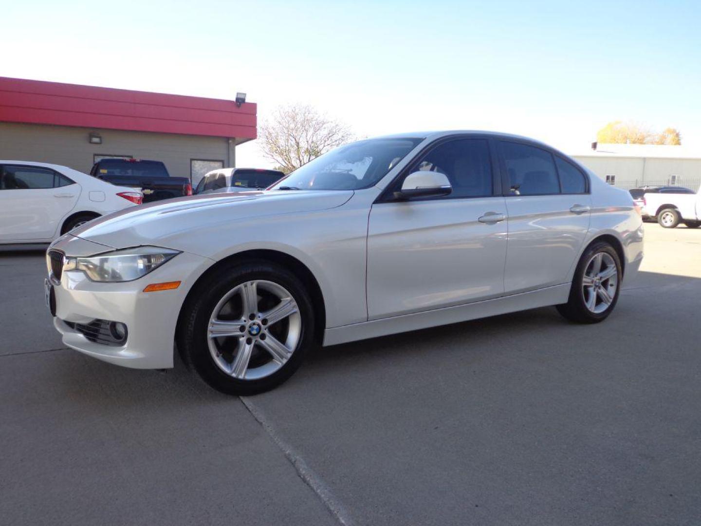 2013 WHITE BMW 328 XI (WBA3B3C53DF) with an 2.0L engine, Automatic transmission, located at 6610 L St., Omaha, NE, 68117, (402) 731-7800, 41.212872, -96.014702 - SHARP XI MODEL WITH LOW MILEAGE AND A CLEAN CARFAX! *****We have found that most customers do the majority of their shopping online before visiting a dealership. For this reason we feel it necessary to have a competitive price on our used vehicles right up front. We spend time researching the r - Photo#0