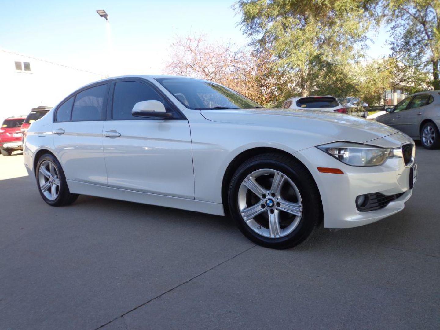 2013 WHITE BMW 328 XI (WBA3B3C53DF) with an 2.0L engine, Automatic transmission, located at 6610 L St., Omaha, NE, 68117, (402) 731-7800, 41.212872, -96.014702 - SHARP XI MODEL WITH LOW MILEAGE AND A CLEAN CARFAX! *****We have found that most customers do the majority of their shopping online before visiting a dealership. For this reason we feel it necessary to have a competitive price on our used vehicles right up front. We spend time researching the r - Photo#2