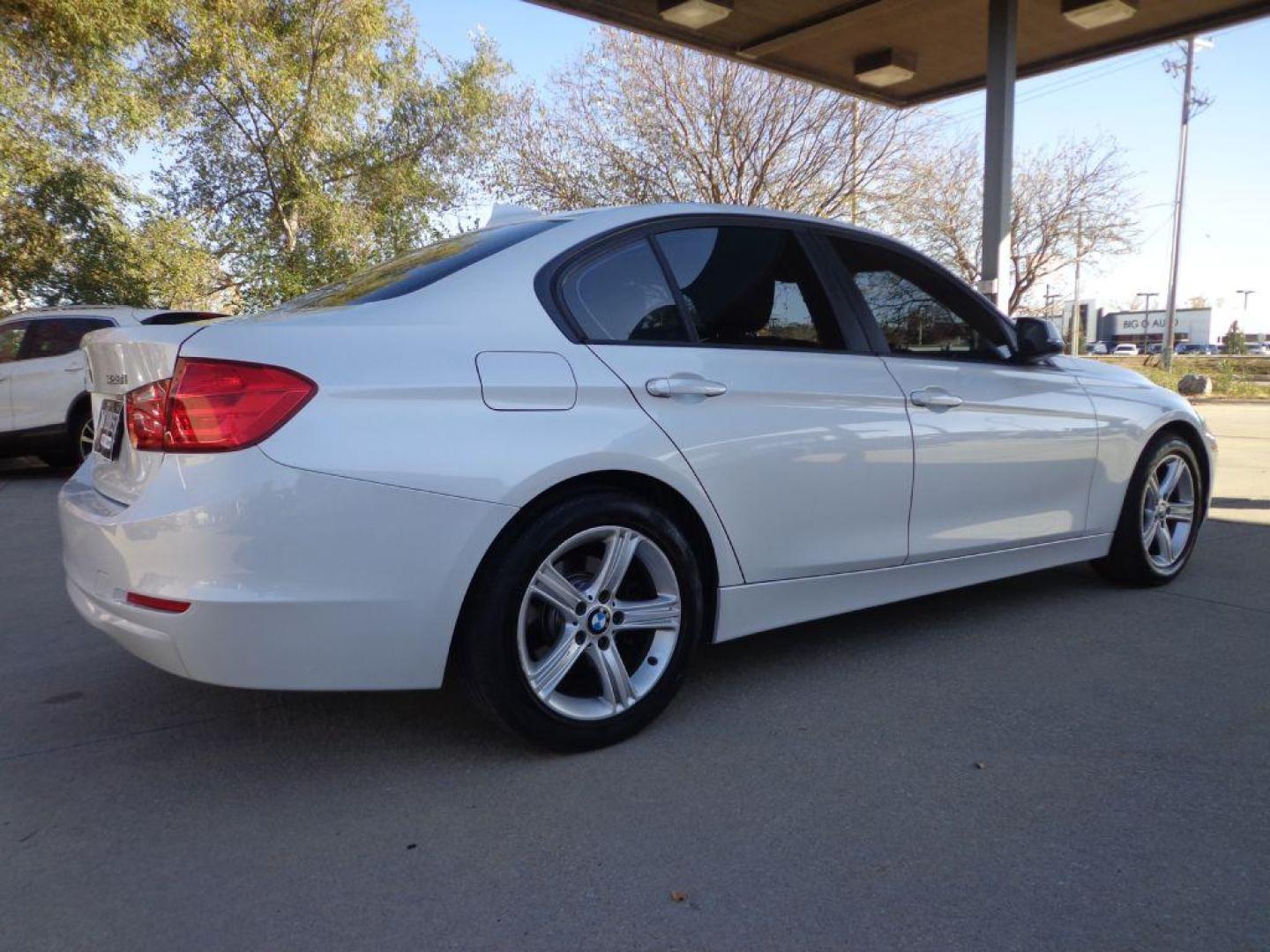 2013 WHITE BMW 328 XI (WBA3B3C53DF) with an 2.0L engine, Automatic transmission, located at 6610 L St., Omaha, NE, 68117, (402) 731-7800, 41.212872, -96.014702 - SHARP XI MODEL WITH LOW MILEAGE AND A CLEAN CARFAX! *****We have found that most customers do the majority of their shopping online before visiting a dealership. For this reason we feel it necessary to have a competitive price on our used vehicles right up front. We spend time researching the r - Photo#3