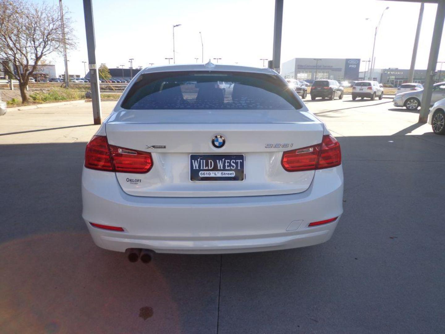 2013 WHITE BMW 328 XI (WBA3B3C53DF) with an 2.0L engine, Automatic transmission, located at 6610 L St., Omaha, NE, 68117, (402) 731-7800, 41.212872, -96.014702 - SHARP XI MODEL WITH LOW MILEAGE AND A CLEAN CARFAX! *****We have found that most customers do the majority of their shopping online before visiting a dealership. For this reason we feel it necessary to have a competitive price on our used vehicles right up front. We spend time researching the r - Photo#4