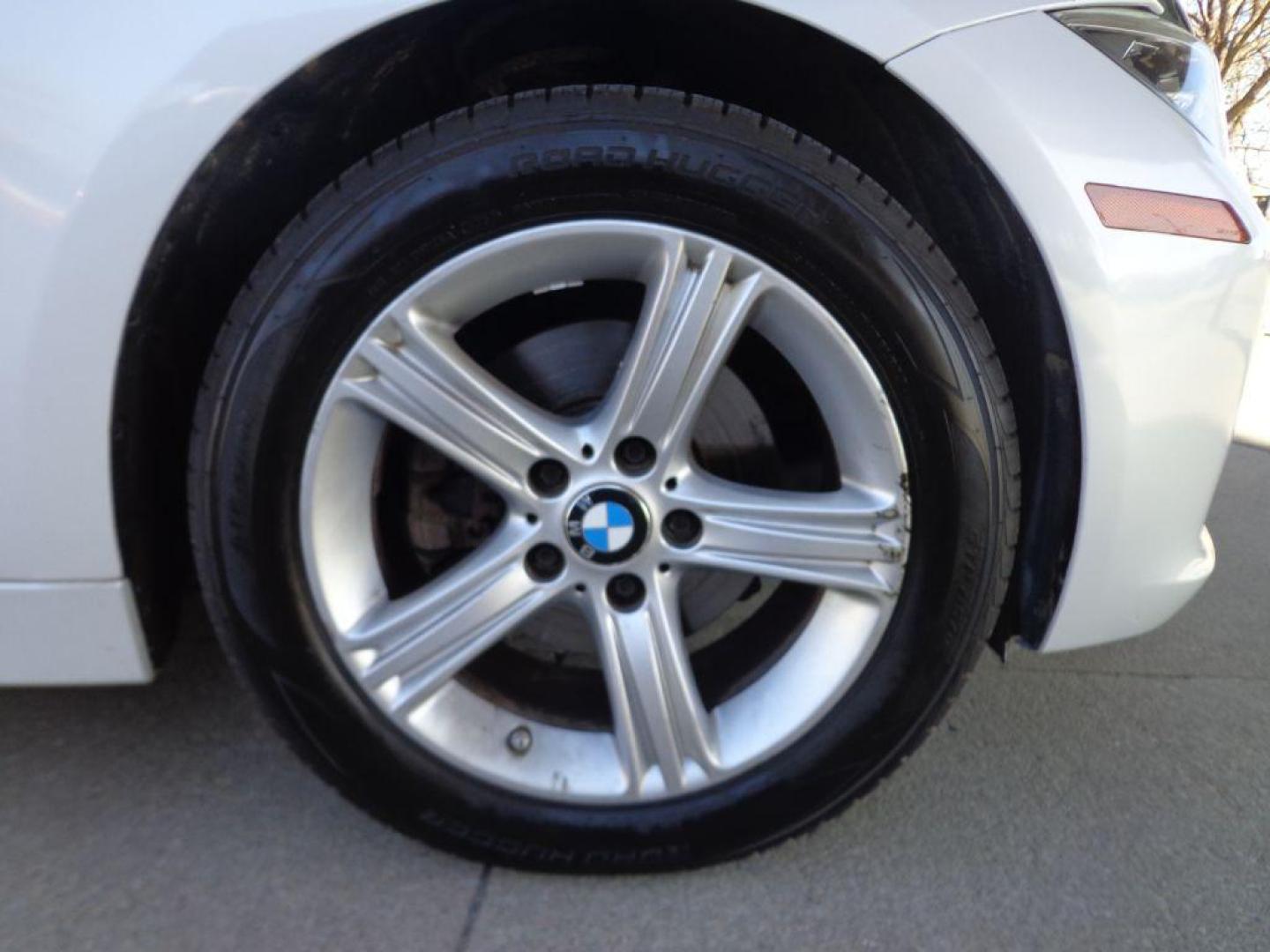 2013 WHITE BMW 328 XI (WBA3B3C53DF) with an 2.0L engine, Automatic transmission, located at 6610 L St., Omaha, NE, 68117, (402) 731-7800, 41.212872, -96.014702 - SHARP XI MODEL WITH LOW MILEAGE AND A CLEAN CARFAX! *****We have found that most customers do the majority of their shopping online before visiting a dealership. For this reason we feel it necessary to have a competitive price on our used vehicles right up front. We spend time researching the r - Photo#8