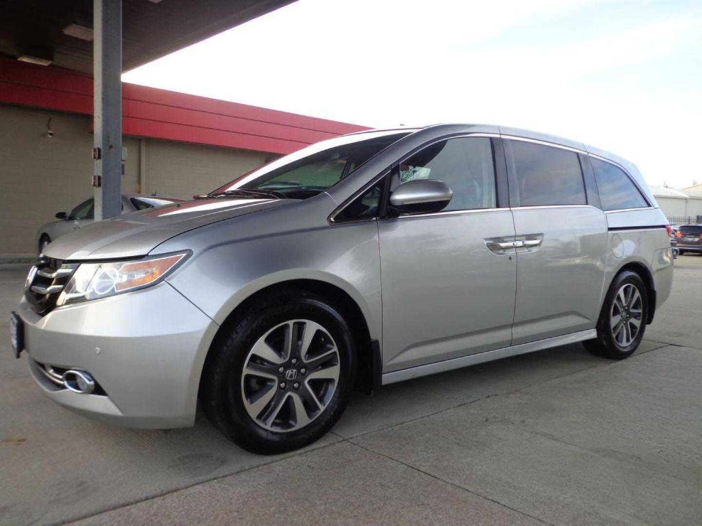 2015 SILVER HONDA ODYSSEY TOURING ELITE (5FNRL5H99FB) with an 3.5L engine, Automatic transmission, located at 6610 L St., Omaha, NE, 68117, (402) 731-7800, 41.212872, -96.014702 - 1-OWNER, CLEAN CARFAX WITH LOW MILEAGE, NEWER TIRES AND LOADED WITH OPTIONS! *****We have found that most customers do the majority of their shopping online before visiting a dealership. For this reason we feel it necessary to have a competitive price on our used vehicles right up front. We sp - Photo#0