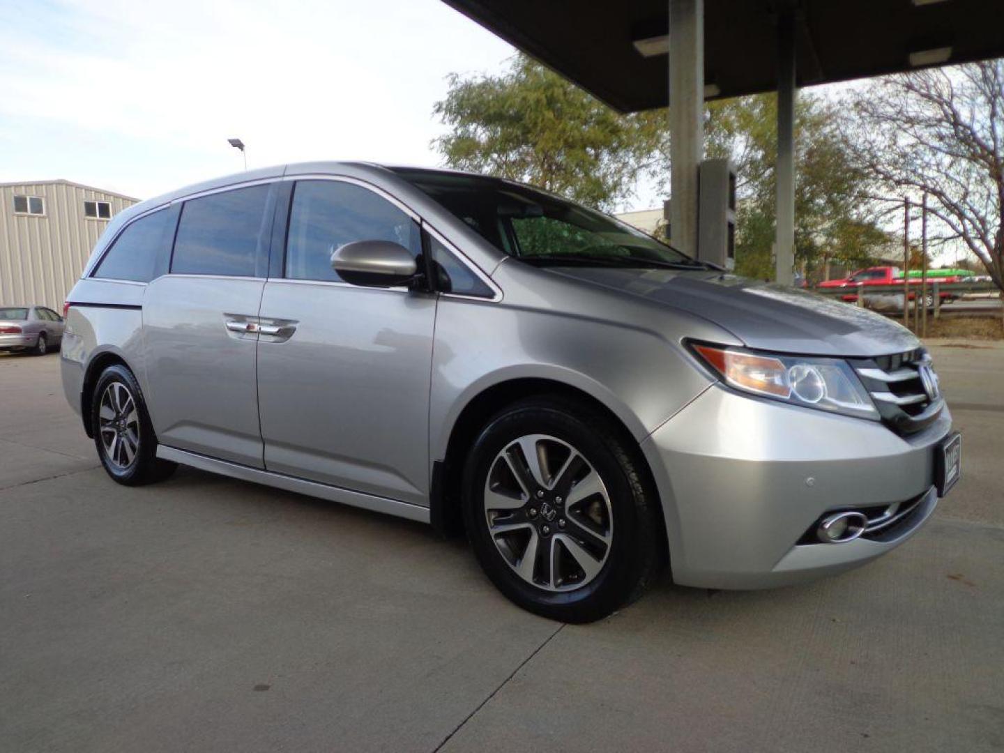 2015 SILVER HONDA ODYSSEY TOURING ELITE (5FNRL5H99FB) with an 3.5L engine, Automatic transmission, located at 6610 L St., Omaha, NE, 68117, (402) 731-7800, 41.212872, -96.014702 - 1-OWNER, CLEAN CARFAX WITH LOW MILEAGE, NEWER TIRES AND LOADED WITH OPTIONS! *****We have found that most customers do the majority of their shopping online before visiting a dealership. For this reason we feel it necessary to have a competitive price on our used vehicles right up front. We sp - Photo#2