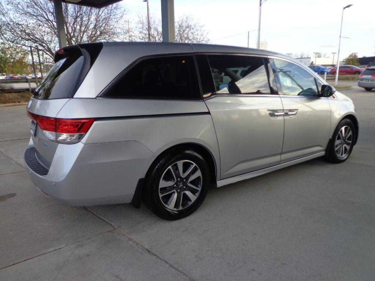 2015 SILVER HONDA ODYSSEY TOURING ELITE (5FNRL5H99FB) with an 3.5L engine, Automatic transmission, located at 6610 L St., Omaha, NE, 68117, (402) 731-7800, 41.212872, -96.014702 - 1-OWNER, CLEAN CARFAX WITH LOW MILEAGE, NEWER TIRES AND LOADED WITH OPTIONS! *****We have found that most customers do the majority of their shopping online before visiting a dealership. For this reason we feel it necessary to have a competitive price on our used vehicles right up front. We sp - Photo#3