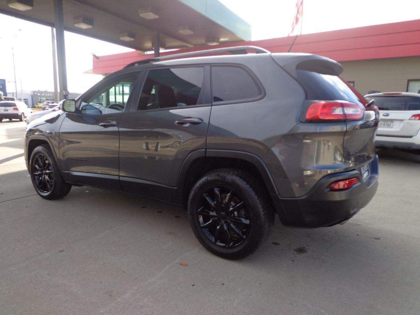 2014 GRAY JEEP CHEROKEE LATITUDE (1C4PJMCS4EW) with an 3.2L engine, Automatic transmission, located at 6610 L St., Omaha, NE, 68117, (402) 731-7800, 41.212872, -96.014702 - 1-OWNER. CLEAN CARFAX. SUNROOF, BACKUP CAM, BLACKOUT PACKAGE AND NEW TIRES! *****We have found that most customers do the majority of their shopping online before visiting a dealership. For this reason we feel it necessary to have a competitive price on our used vehicles right up front. We spen - Photo#5