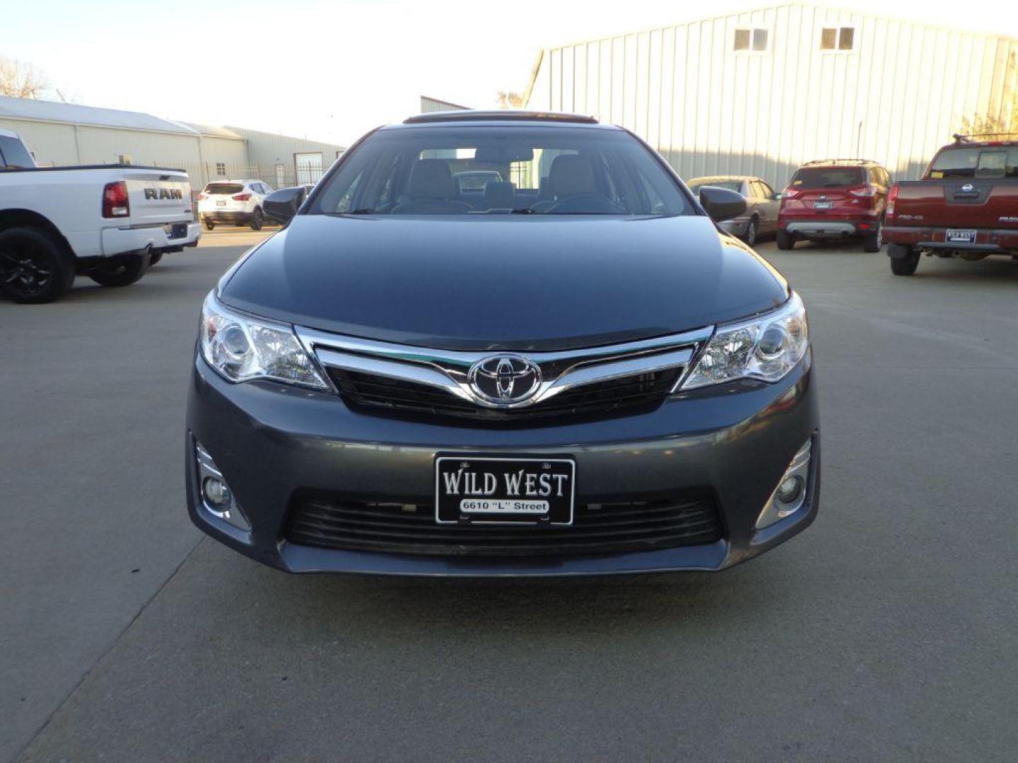 2014 GRAY TOYOTA CAMRY XLE (4T1BF1FK4EU) with an 2.5L engine, Automatic transmission, located at 6610 L St., Omaha, NE, 68117, (402) 731-7800, 41.212872, -96.014702 - Photo#1