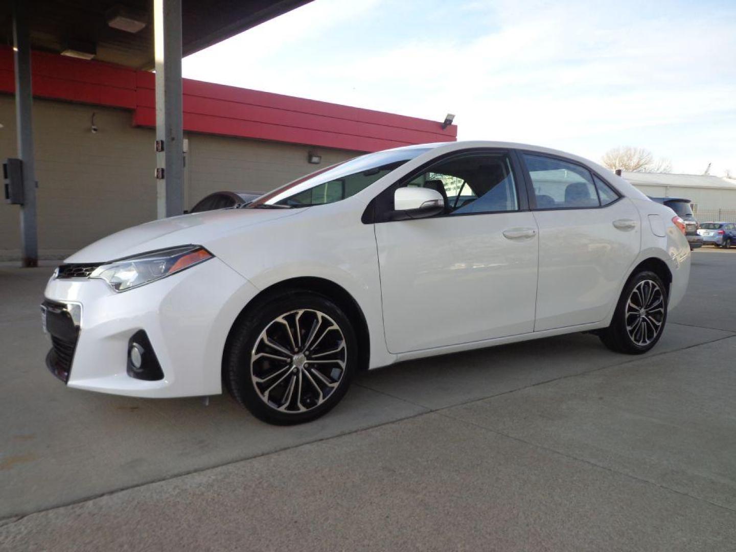 2016 WHITE TOYOTA COROLLA S PLUS (5YFBURHE0GP) with an 1.8L engine, Automatic transmission, located at 6610 L St., Omaha, NE, 68117, (402) 731-7800, 41.212872, -96.014702 - 2-OWNER, CLEAN CARFAX, SUNROOF, BACKUP CAM AND NEWER TIRES! *****We have found that most customers do the majority of their shopping online before visiting a dealership. For this reason we feel it necessary to have a competitive price on our used vehicles right up front. We spend time researchi - Photo#0