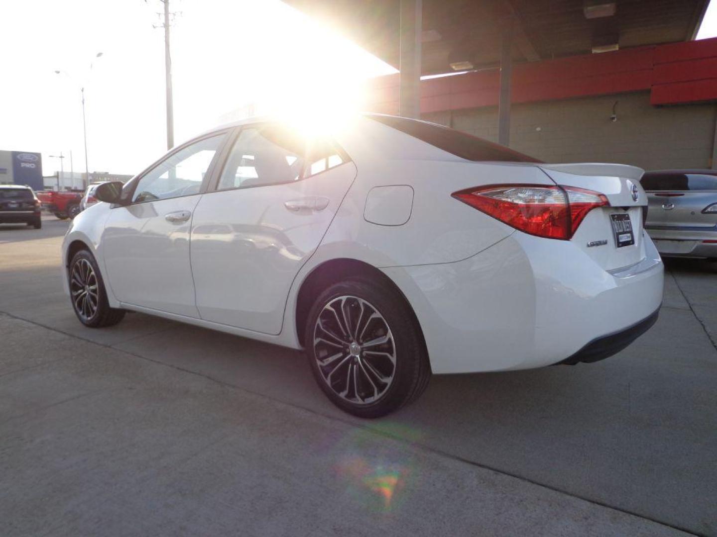 2016 WHITE TOYOTA COROLLA S PLUS (5YFBURHE0GP) with an 1.8L engine, Automatic transmission, located at 6610 L St., Omaha, NE, 68117, (402) 731-7800, 41.212872, -96.014702 - 2-OWNER, CLEAN CARFAX, SUNROOF, BACKUP CAM AND NEWER TIRES! *****We have found that most customers do the majority of their shopping online before visiting a dealership. For this reason we feel it necessary to have a competitive price on our used vehicles right up front. We spend time researchi - Photo#5