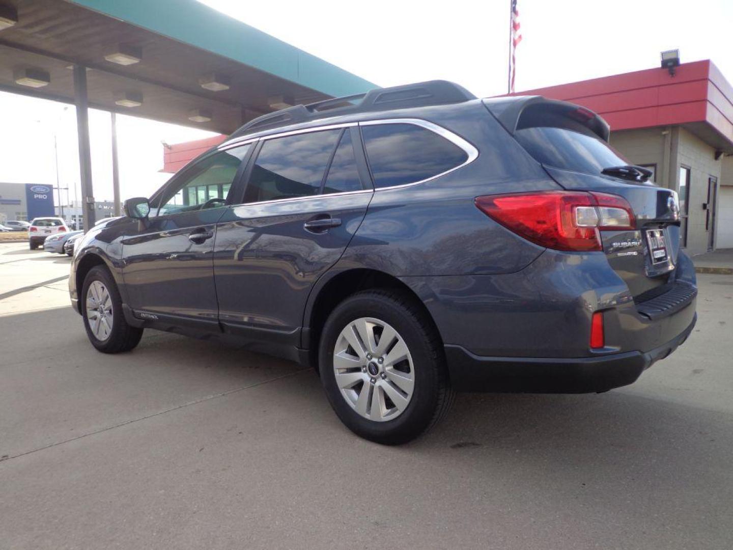 2015 GRAY SUBARU OUTBACK 2.5I PREMIUM (4S4BSBDC0F3) with an 2.5L engine, Continuously Variable transmission, located at 6610 L St., Omaha, NE, 68117, (402) 731-7800, 41.212872, -96.014702 - 1-OWNER, CLEAN CARFAX, SUNROOF, HEATED SEATS, BACKUP CAM AND NEWER TIRES! *****We have found that most customers do the majority of their shopping online before visiting a dealership. For this reason we feel it necessary to have a competitive price on our used vehicles right up front. We spend - Photo#5