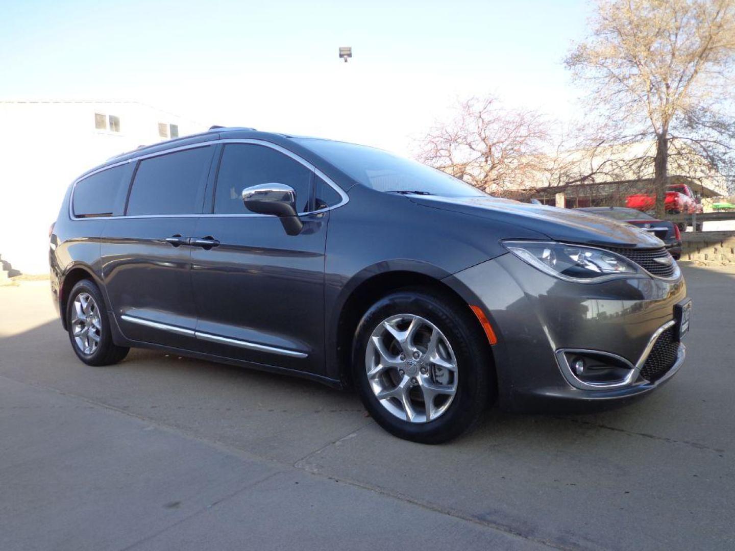 2017 SILVER CHRYSLER PACIFICA LIMITED (2C4RC1GG7HR) with an 3.6L engine, Automatic transmission, located at 6610 L St., Omaha, NE, 68117, (402) 731-7800, 41.212872, -96.014702 - SHARP LIMITED MODEL WITH LOW MILEAGE, A CLEAN CARFAX, DUAL PANE PANORAMIC ROOF, NAV, BLIND SPOT ASSIST, NEWER TIRES, REAR ENTERTAINMENT- Uconnectr Theater and 20-Speaker H-K Sound Group $2,795 10.1-Inch HD Seatback Video Touchscreens Dual HDMI Inputs Blu-ray / DVD Player Bluetooth Touchpad R - Photo#2