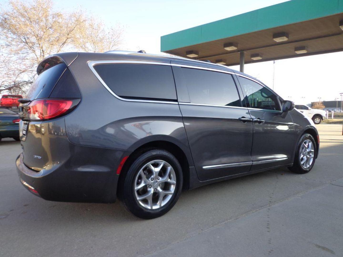 2017 SILVER CHRYSLER PACIFICA LIMITED (2C4RC1GG7HR) with an 3.6L engine, Automatic transmission, located at 6610 L St., Omaha, NE, 68117, (402) 731-7800, 41.212872, -96.014702 - SHARP LIMITED MODEL WITH LOW MILEAGE, A CLEAN CARFAX, DUAL PANE PANORAMIC ROOF, NAV, BLIND SPOT ASSIST, NEWER TIRES, REAR ENTERTAINMENT- Uconnectr Theater and 20-Speaker H-K Sound Group $2,795 10.1-Inch HD Seatback Video Touchscreens Dual HDMI Inputs Blu-ray / DVD Player Bluetooth Touchpad R - Photo#3