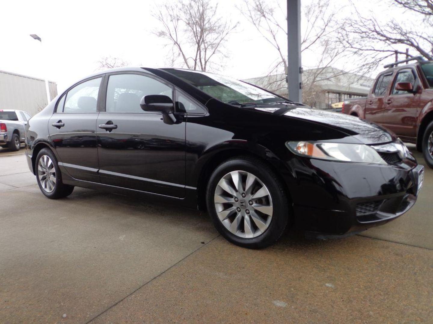 2011 BLACK HONDA CIVIC EX (19XFA1F82BE) with an 1.8L engine, Automatic transmission, located at 6610 L St., Omaha, NE, 68117, (402) 731-7800, 41.212872, -96.014702 - 2-OWNER, CLEAN CARFAX LOW MILEAGE WITH LEATHER, SUNROOF AND NEWER TIRES! *****We have found that most customers do the majority of their shopping online before visiting a dealership. For this reason we feel it necessary to have a competitive price on our used vehicles right up front. We spend - Photo#2