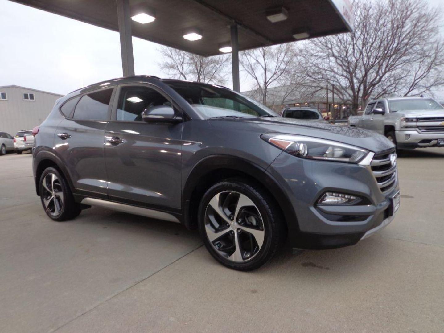 2017 GRAY HYUNDAI TUCSON LIMITED (KM8J3CA24HU) with an 1.6L engine, Automatic transmission, located at 6610 L St., Omaha, NE, 68117, (402) 731-7800, 41.212872, -96.014702 - Photo#2