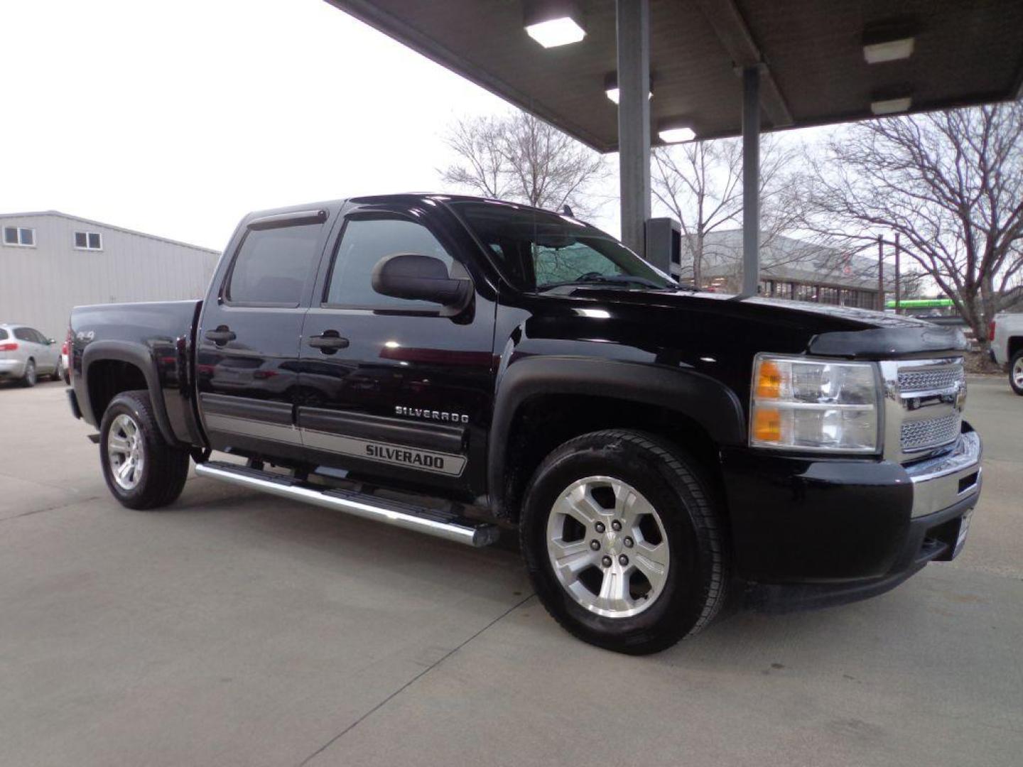 2011 BLACK CHEVROLET SILVERADO 1500 LS (3GCPKREA0BG) with an 4.8L engine, Automatic transmission, located at 6610 L St., Omaha, NE, 68117, (402) 731-7800, 41.212872, -96.014702 - Photo#2