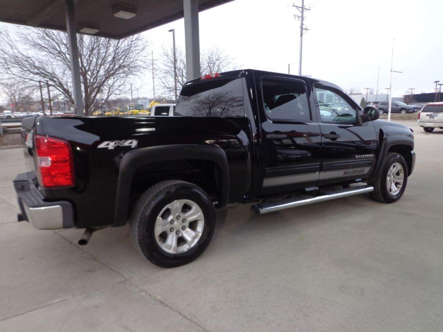 2011 BLACK CHEVROLET SILVERADO 1500 LS (3GCPKREA0BG) with an 4.8L engine, Automatic transmission, located at 6610 L St., Omaha, NE, 68117, (402) 731-7800, 41.212872, -96.014702 - Photo#3