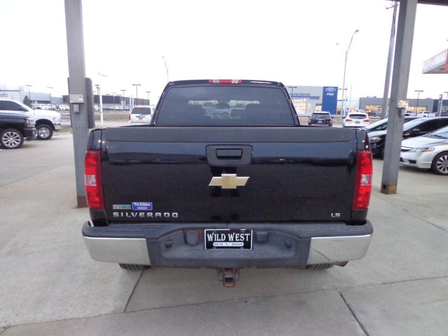 2011 BLACK CHEVROLET SILVERADO 1500 LS (3GCPKREA0BG) with an 4.8L engine, Automatic transmission, located at 6610 L St., Omaha, NE, 68117, (402) 731-7800, 41.212872, -96.014702 - Photo#4