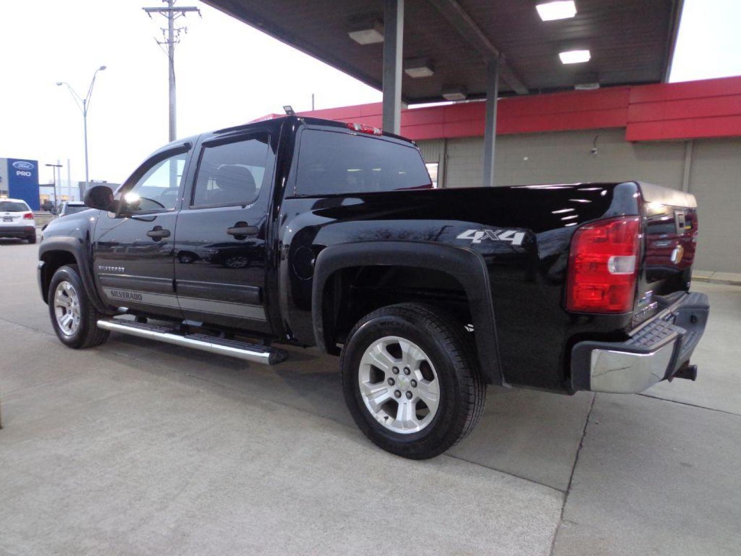 2011 BLACK CHEVROLET SILVERADO 1500 LS (3GCPKREA0BG) with an 4.8L engine, Automatic transmission, located at 6610 L St., Omaha, NE, 68117, (402) 731-7800, 41.212872, -96.014702 - Photo#5