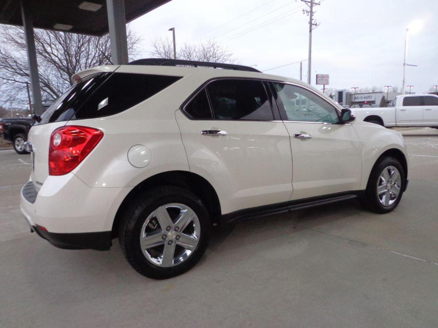 2015 WHITE CHEVROLET EQUINOX LTZ (1GNFLHEK5FZ) with an 2.4L engine, Automatic transmission, located at 6610 L St., Omaha, NE, 68117, (402) 731-7800, 41.212872, -96.014702 - SHARP 1-OWNER WITH A CLEAN CARFAX, LOW MILEAGE, SUNROOF. BACKUP CAM, PREMIUM AUDIO AND A NICE SET OF MICHELINS! *****We have found that most customers do the majority of their shopping online before visiting a dealership. For this reason we feel it necessary to have a competitive price on our u - Photo#3