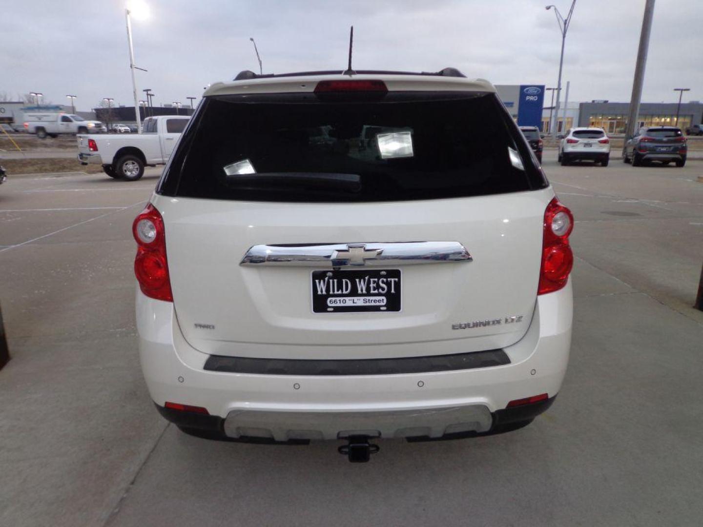 2015 WHITE CHEVROLET EQUINOX LTZ (1GNFLHEK5FZ) with an 2.4L engine, Automatic transmission, located at 6610 L St., Omaha, NE, 68117, (402) 731-7800, 41.212872, -96.014702 - SHARP 1-OWNER WITH A CLEAN CARFAX, LOW MILEAGE, SUNROOF. BACKUP CAM, PREMIUM AUDIO AND A NICE SET OF MICHELINS! *****We have found that most customers do the majority of their shopping online before visiting a dealership. For this reason we feel it necessary to have a competitive price on our u - Photo#4