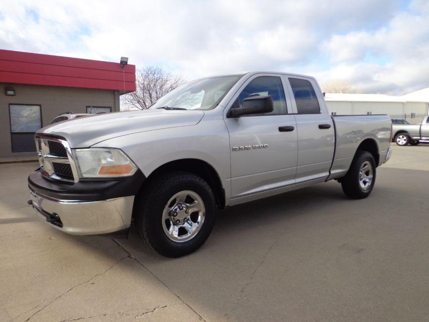 2012 SILVER DODGE RAM 1500 ST (1C6RD7FP5CS) with an 4.7L engine, Automatic transmission, located at 6610 L St., Omaha, NE, 68117, (402) 731-7800, 41.212872, -96.014702 - 1-OWNER, CLEAN CARFAX, LOW MILEAGE, RUST-FREE TEXAS TRUCK WITH NEWER TIRES! *****We have found that most customers do the majority of their shopping online before visiting a dealership. For this reason we feel it necessary to have a competitive price on our used vehicles right up front. We sp - Photo#0