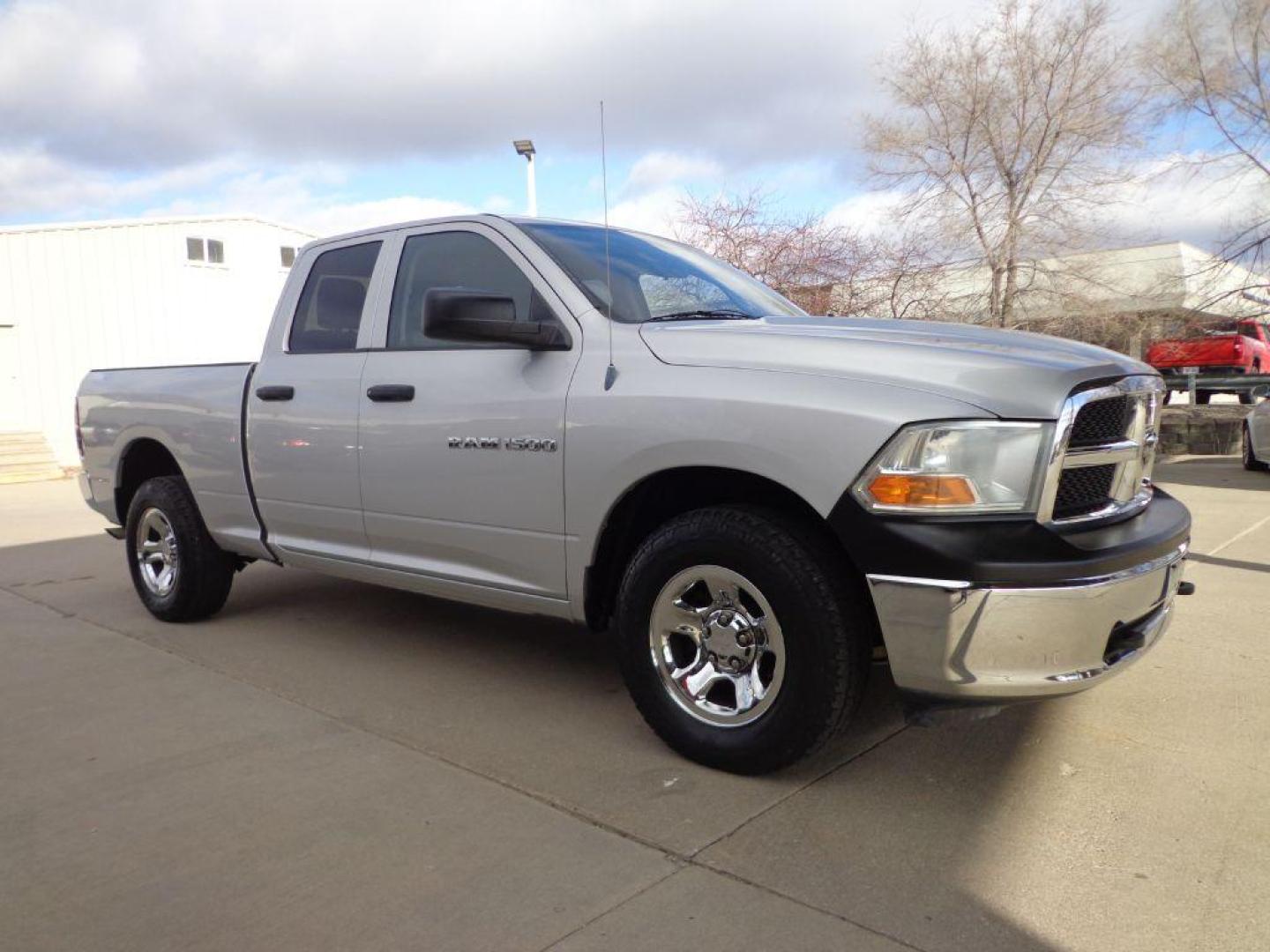 2012 SILVER DODGE RAM 1500 ST (1C6RD7FP5CS) with an 4.7L engine, Automatic transmission, located at 6610 L St., Omaha, NE, 68117, (402) 731-7800, 41.212872, -96.014702 - 1-OWNER, CLEAN CARFAX, LOW MILEAGE, RUST-FREE TEXAS TRUCK WITH NEWER TIRES! *****We have found that most customers do the majority of their shopping online before visiting a dealership. For this reason we feel it necessary to have a competitive price on our used vehicles right up front. We sp - Photo#2