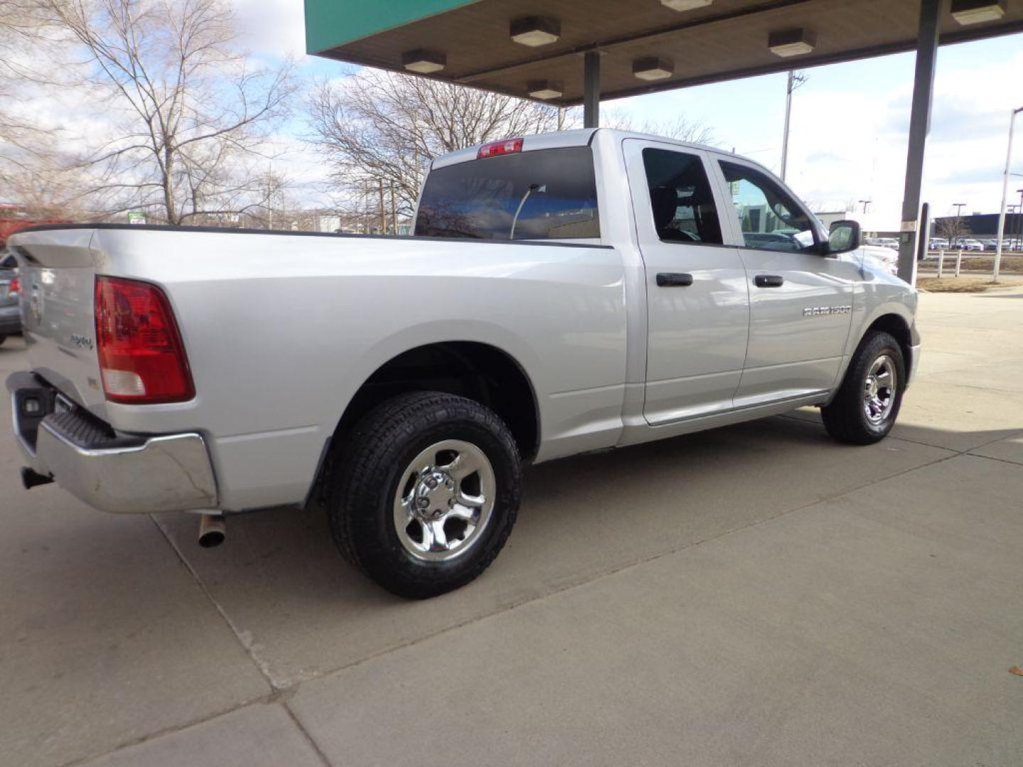 2012 SILVER DODGE RAM 1500 ST (1C6RD7FP5CS) with an 4.7L engine, Automatic transmission, located at 6610 L St., Omaha, NE, 68117, (402) 731-7800, 41.212872, -96.014702 - 1-OWNER, CLEAN CARFAX, LOW MILEAGE, RUST-FREE TEXAS TRUCK WITH NEWER TIRES! *****We have found that most customers do the majority of their shopping online before visiting a dealership. For this reason we feel it necessary to have a competitive price on our used vehicles right up front. We sp - Photo#3