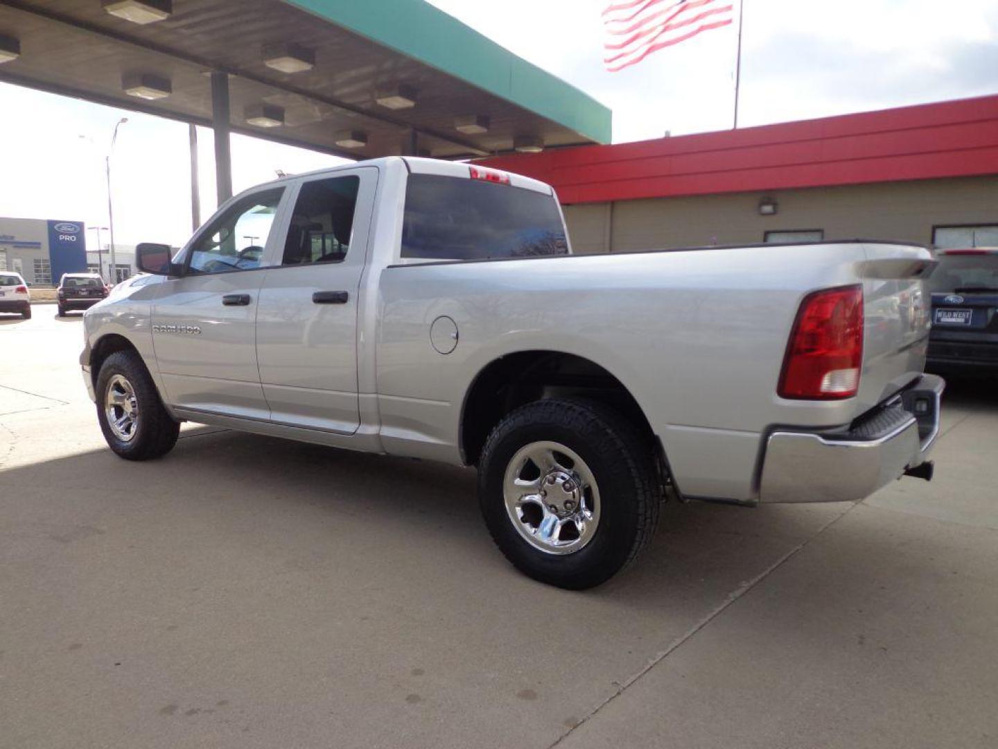 2012 SILVER DODGE RAM 1500 ST (1C6RD7FP5CS) with an 4.7L engine, Automatic transmission, located at 6610 L St., Omaha, NE, 68117, (402) 731-7800, 41.212872, -96.014702 - 1-OWNER, CLEAN CARFAX, LOW MILEAGE, RUST-FREE TEXAS TRUCK WITH NEWER TIRES! *****We have found that most customers do the majority of their shopping online before visiting a dealership. For this reason we feel it necessary to have a competitive price on our used vehicles right up front. We sp - Photo#5