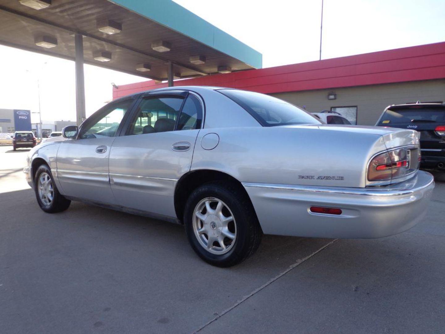 2002 GRAY BUICK PARK AVENUE (1G4CW54K524) with an 3.8L engine, Automatic transmission, located at 6610 L St., Omaha, NE, 68117, (402) 731-7800, 41.212872, -96.014702 - SHARP PARK AVE WITH DESCENT MILEAGE, RUNS AND DRIVES GREAT! *****We have found that most customers do the majority of their shopping online before visiting a dealership. For this reason we feel it necessary to have a competitive price on our used vehicles right up front. We spend time researchi - Photo#5