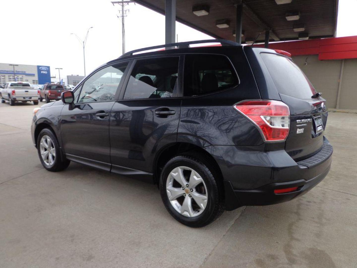 2015 GRAY SUBARU FORESTER 2.5I PREMIUM (JF2SJADCXFH) with an 2.5L engine, Continuously Variable transmission, located at 6610 L St., Omaha, NE, 68117, (402) 731-7800, 41.212872, -96.014702 - Photo#5