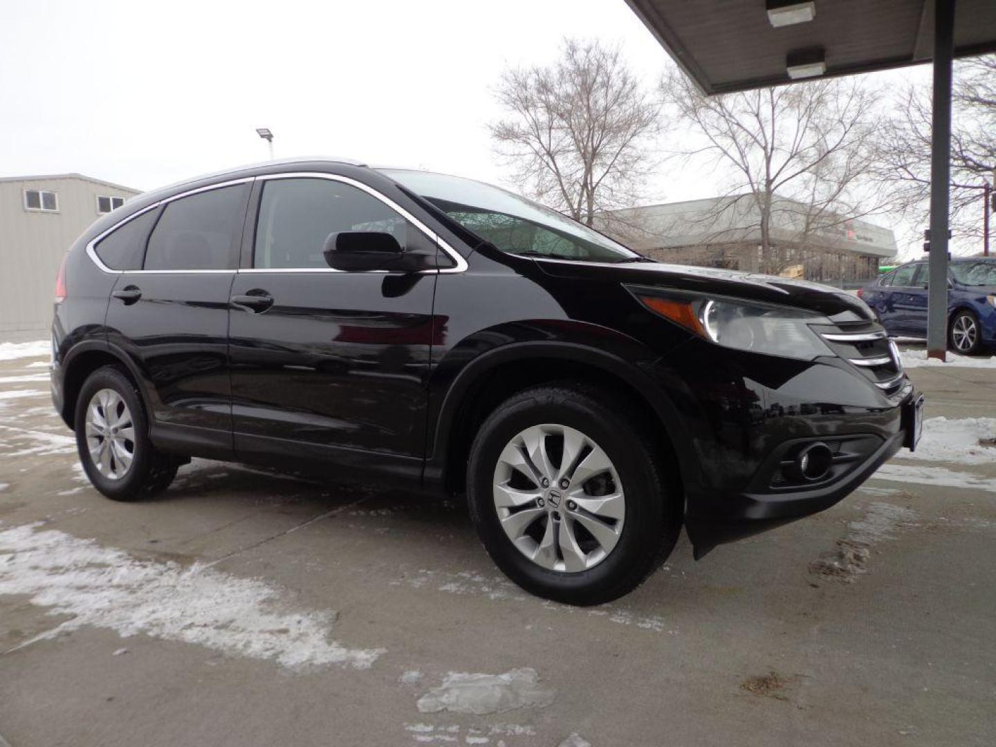 2013 BLACK HONDA CR-V EXL (2HKRM4H75DH) with an 2.4L engine, Automatic transmission, located at 6610 L St., Omaha, NE, 68117, (402) 731-7800, 41.212872, -96.014702 - SHARP 1-OWNER, CLEAN CARFAX, AWD, LOW MILEAGE, HEATED LEATHER, SUNROOF, NAV, BACKUP CAM AND NEWER TIRES! *****We have found that most customers do the majority of their shopping online before visiting a dealership. For this reason we feel it necessary to have a competitive price on our used v - Photo#2