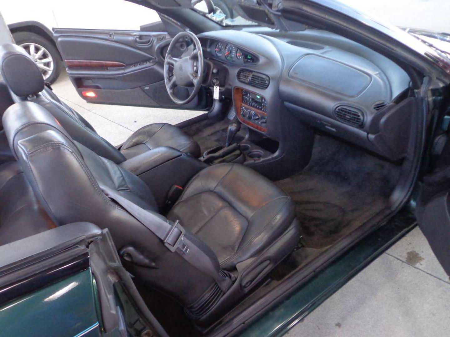 1999 GREEN CHRYSLER SEBRING JXI (3C3EL55H5XT) with an 2.5L engine, Automatic transmission, located at 6610 L St., Omaha, NE, 68117, (402) 731-7800, 41.212872, -96.014702 - Photo#18