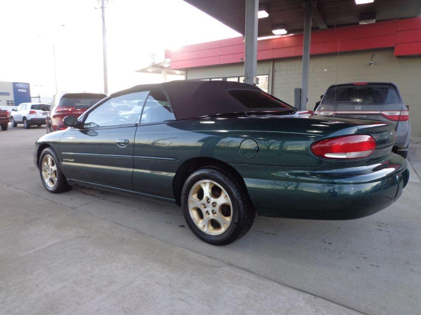 1999 GREEN CHRYSLER SEBRING JXI (3C3EL55H5XT) with an 2.5L engine, Automatic transmission, located at 6610 L St., Omaha, NE, 68117, (402) 731-7800, 41.212872, -96.014702 - Photo#4