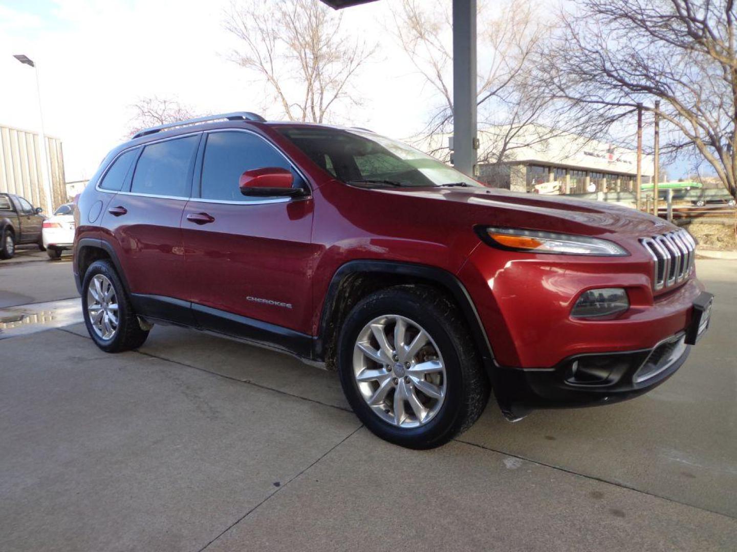 2015 RED JEEP CHEROKEE LIMITED (1C4PJMDB9FW) with an 2.4L engine, Automatic transmission, located at 6610 L St., Omaha, NE, 68117, (402) 731-7800, 41.212872, -96.014702 - Photo#2