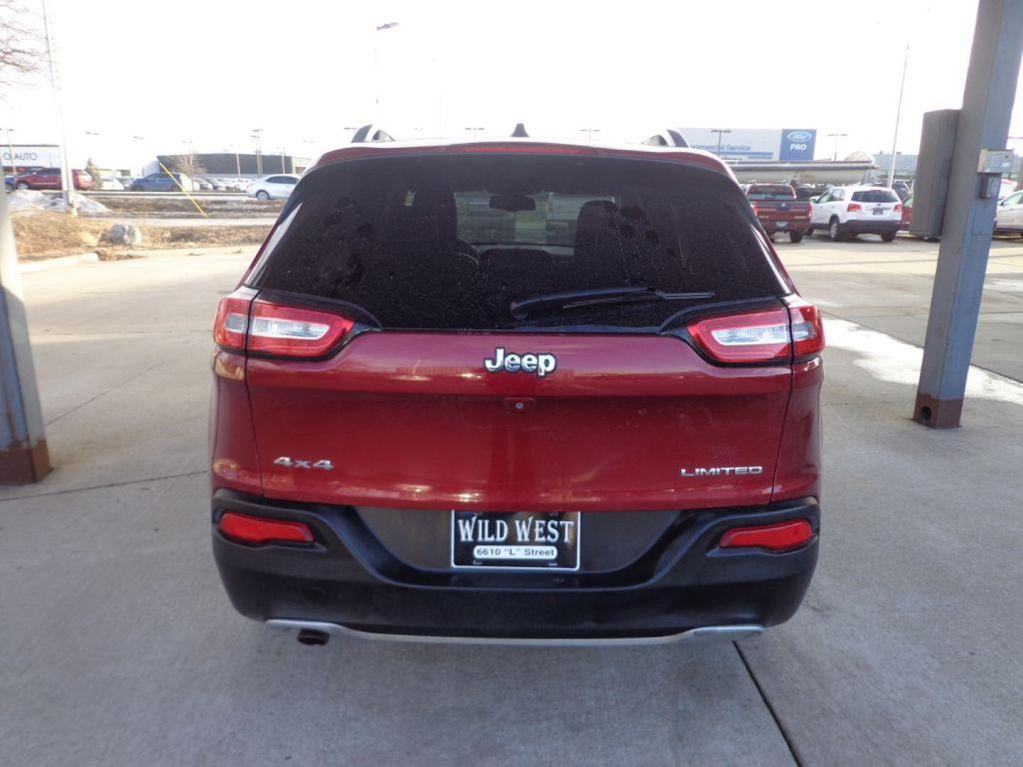 2015 RED JEEP CHEROKEE LIMITED (1C4PJMDB9FW) with an 2.4L engine, Automatic transmission, located at 6610 L St., Omaha, NE, 68117, (402) 731-7800, 41.212872, -96.014702 - Photo#4