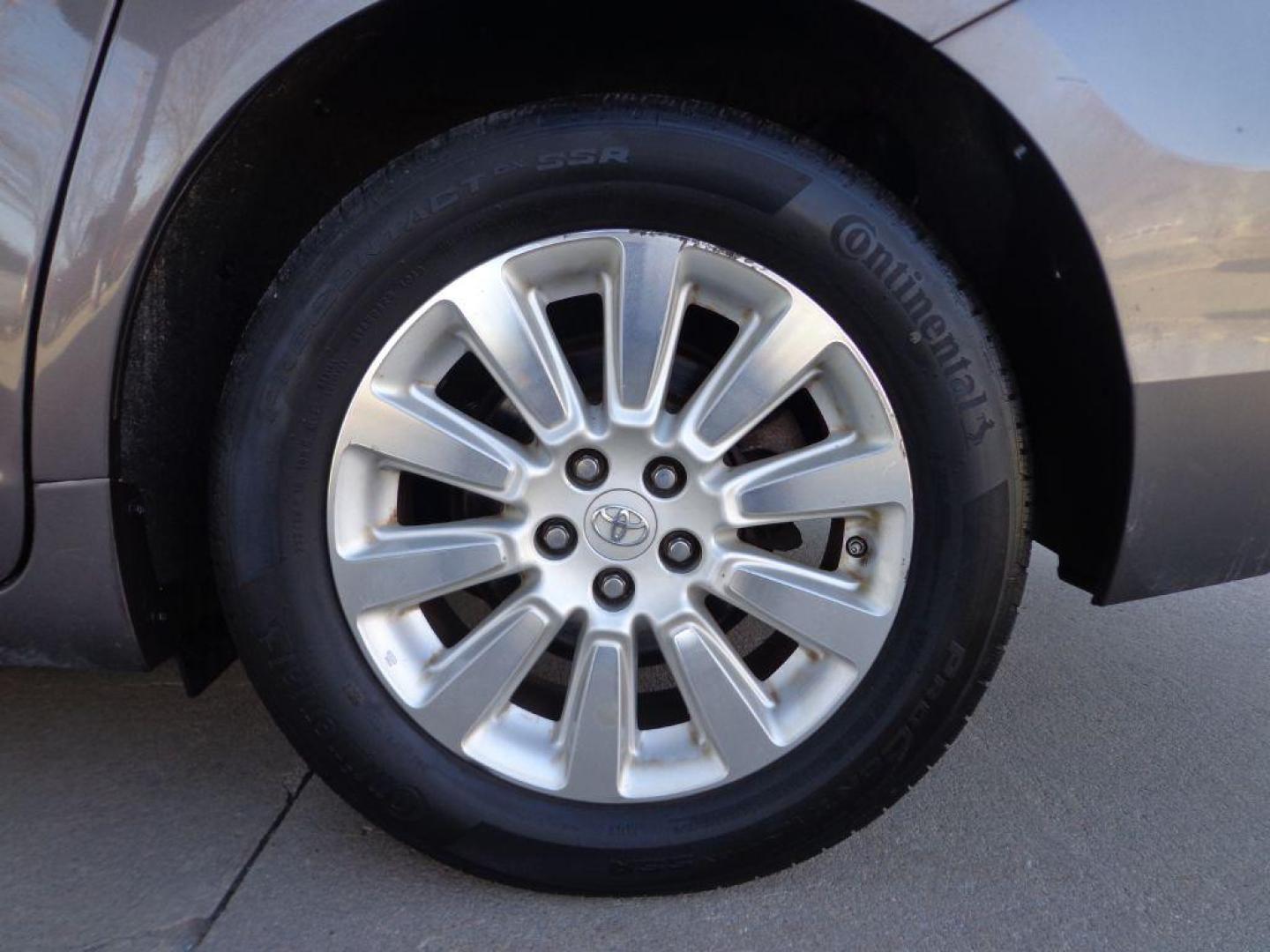 2015 GRAY TOYOTA SIENNA XLE (5TDDK3DC5FS) with an 3.5L engine, Automatic transmission, located at 6610 L St., Omaha, NE, 68117, (402) 731-7800, 41.212872, -96.014702 - 1-OWNER, CLEAN CARFAX, LOW MILEAGE, AWD, BLIND SPOT ASSIST, SUNROOF AND NEWER TIRES! *****We have found that most customers do the majority of their shopping online before visiting a dealership. For this reason we feel it necessary to have a competitive price on our used vehicles right up front - Photo#10